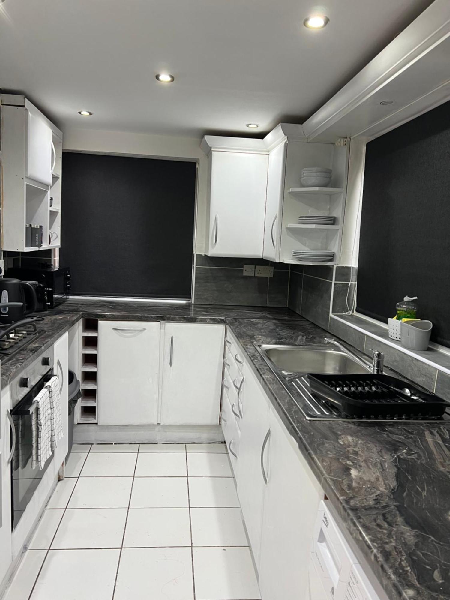 Lausory King Bed Living Your Luxe Home Away 노팅엄 외부 사진