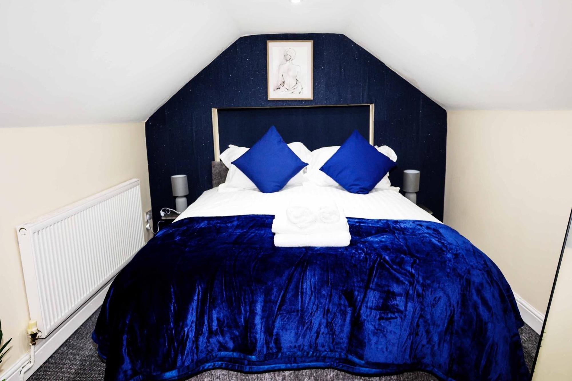 Lausory King Bed Living Your Luxe Home Away 노팅엄 외부 사진