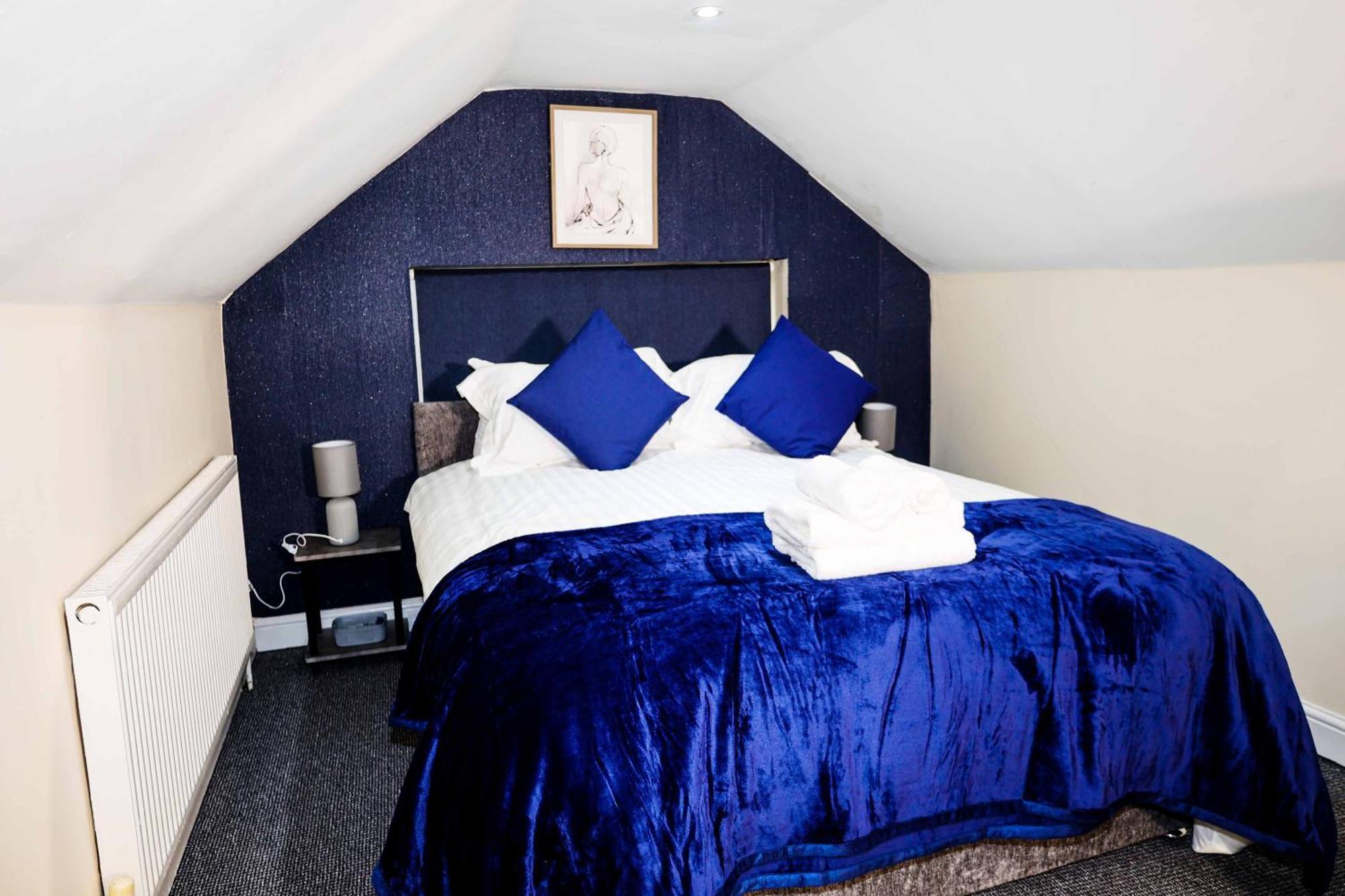 Lausory King Bed Living Your Luxe Home Away 노팅엄 외부 사진
