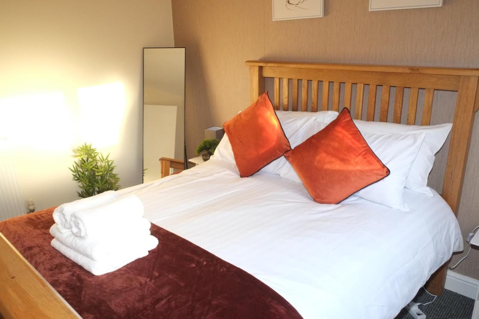 Lausory King Bed Living Your Luxe Home Away 노팅엄 외부 사진